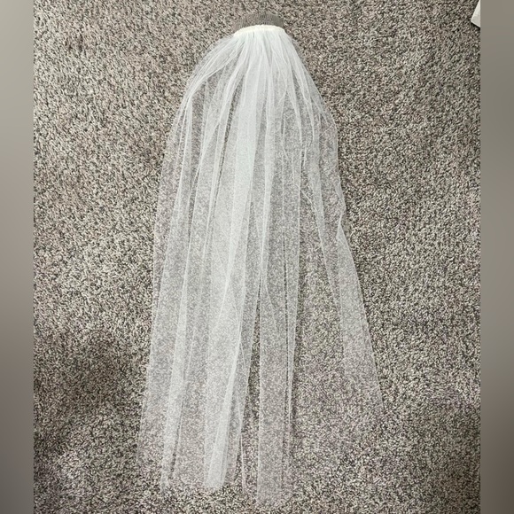 Veil Style 72’ in ivory by Erica Koesler - Picture 1 of 3